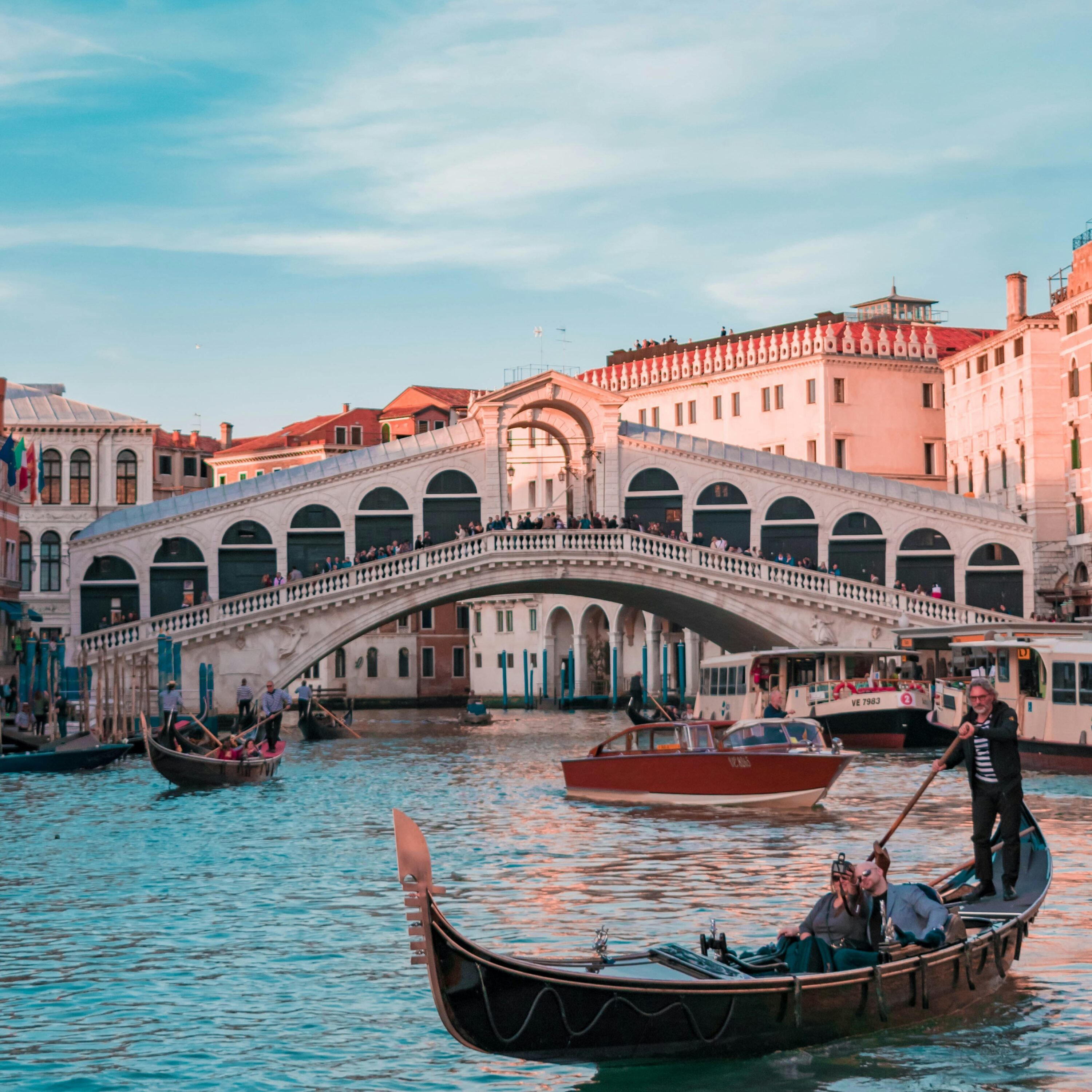 Rialto Bridge, Venezia | Italy | Swift Travel