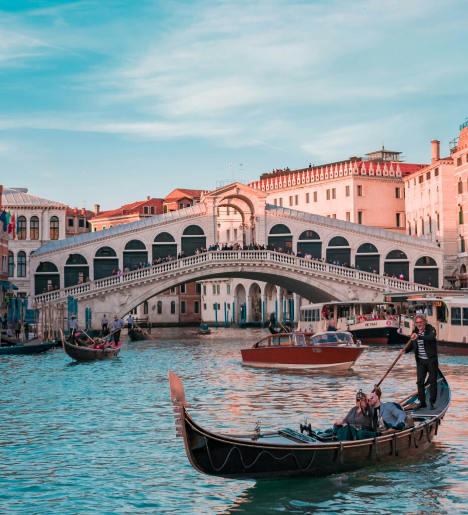 Rialto Bridge, Venezia | Italy | Swift Travel