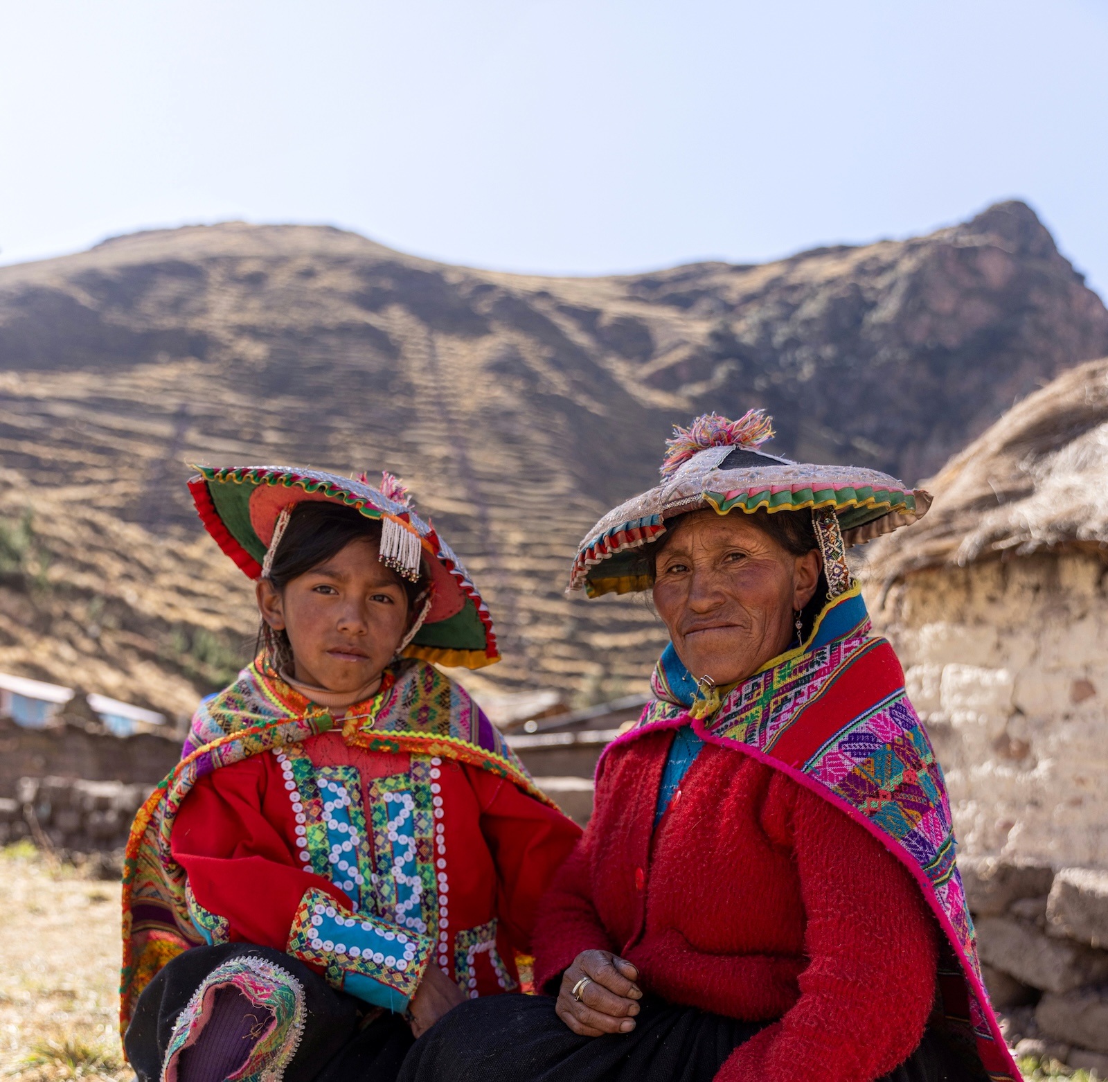 Peruvian women sitting in Cuzco | Peru | Swift Travel