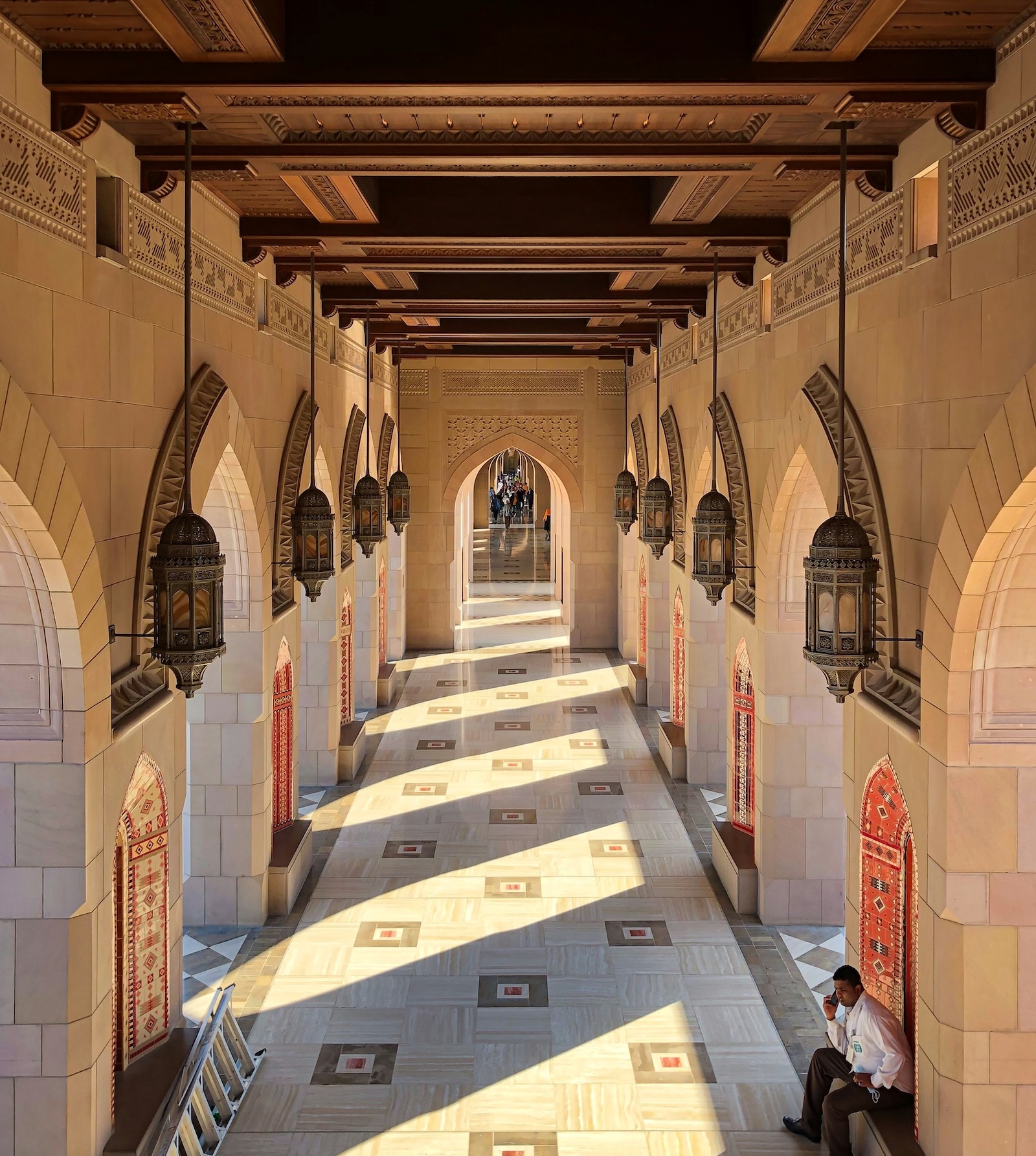 Sultan Qaboos Grand Mosque, Sultan Qaboos Street, Muscat | Oman | Swift Travel